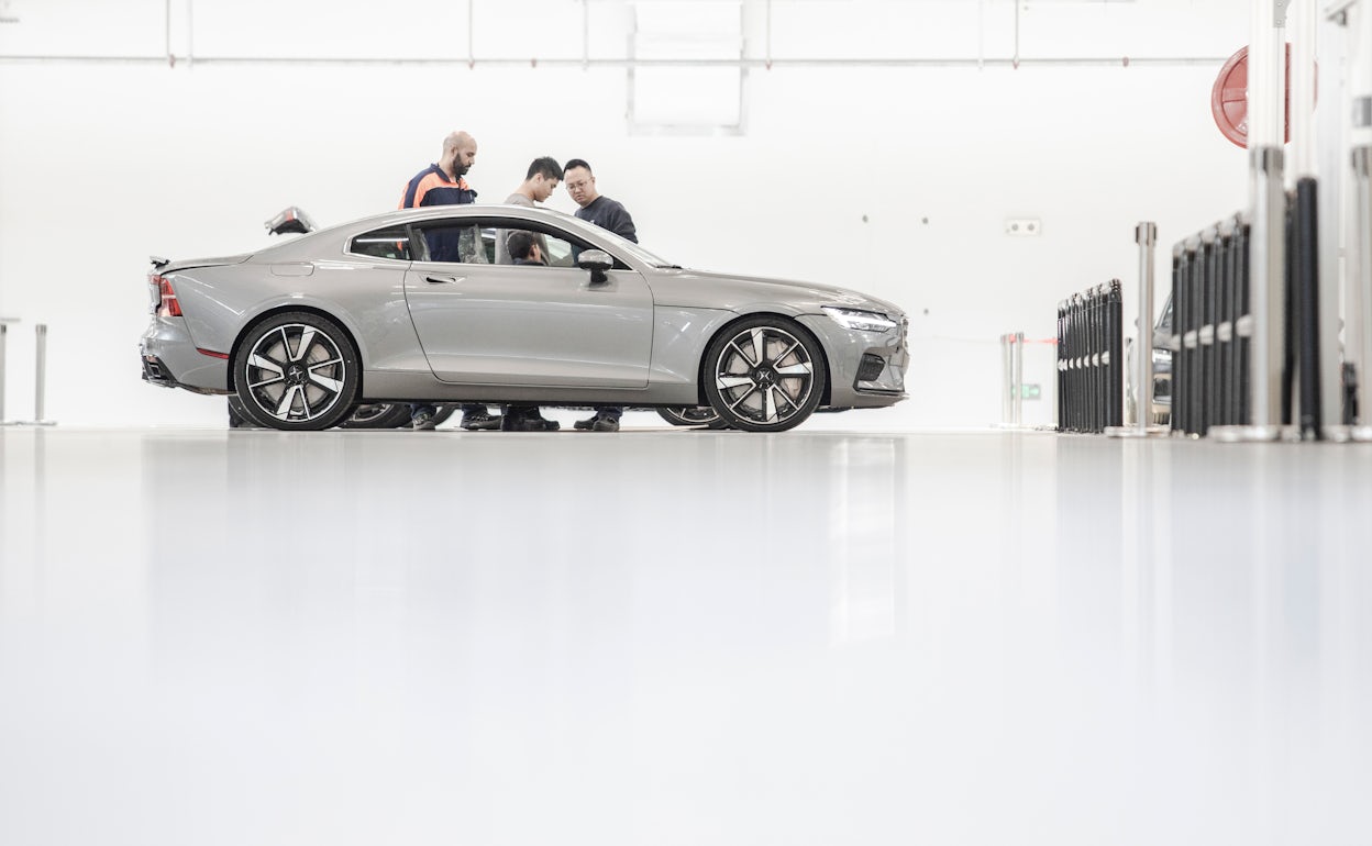 Side view of a grey Polestar on the production floor at the Polestar Production Centre in Chengdu, China.