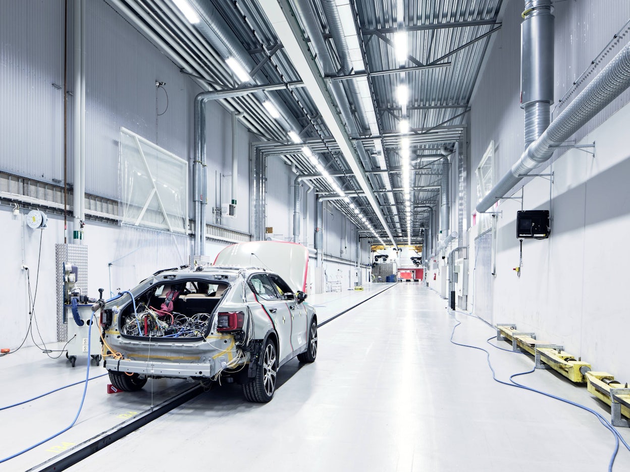 The crash test tunnel with a Polestar 2 connected to cables.