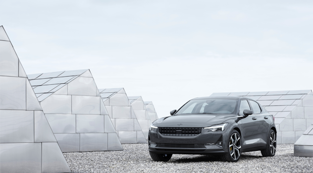 Dark grey Polestar 2 standing around mirror-objects