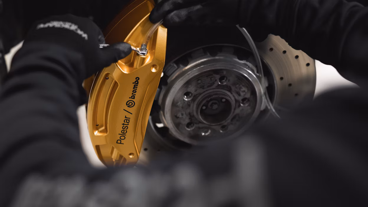 Les étriers de frein en or de la Polestar 2.