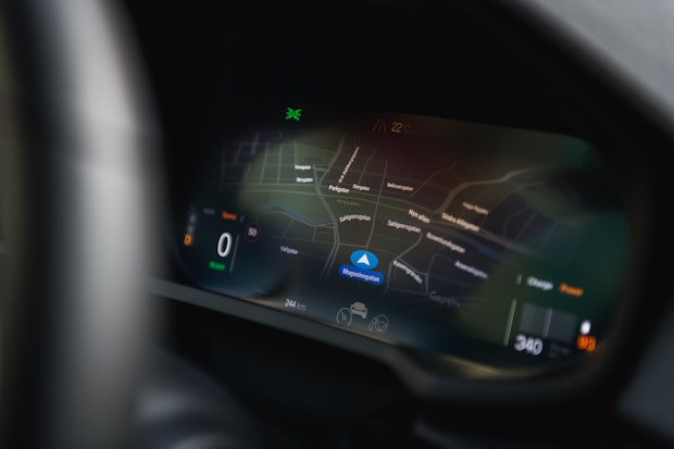 Dashboard behind stearing wheel showing current gps 
