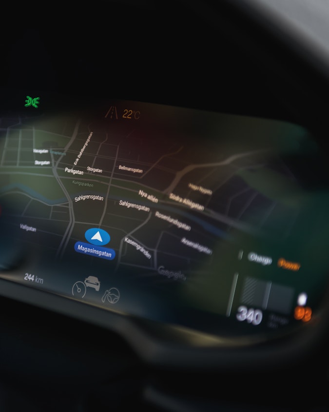 Dashboard behind stearing wheel showing current gps 