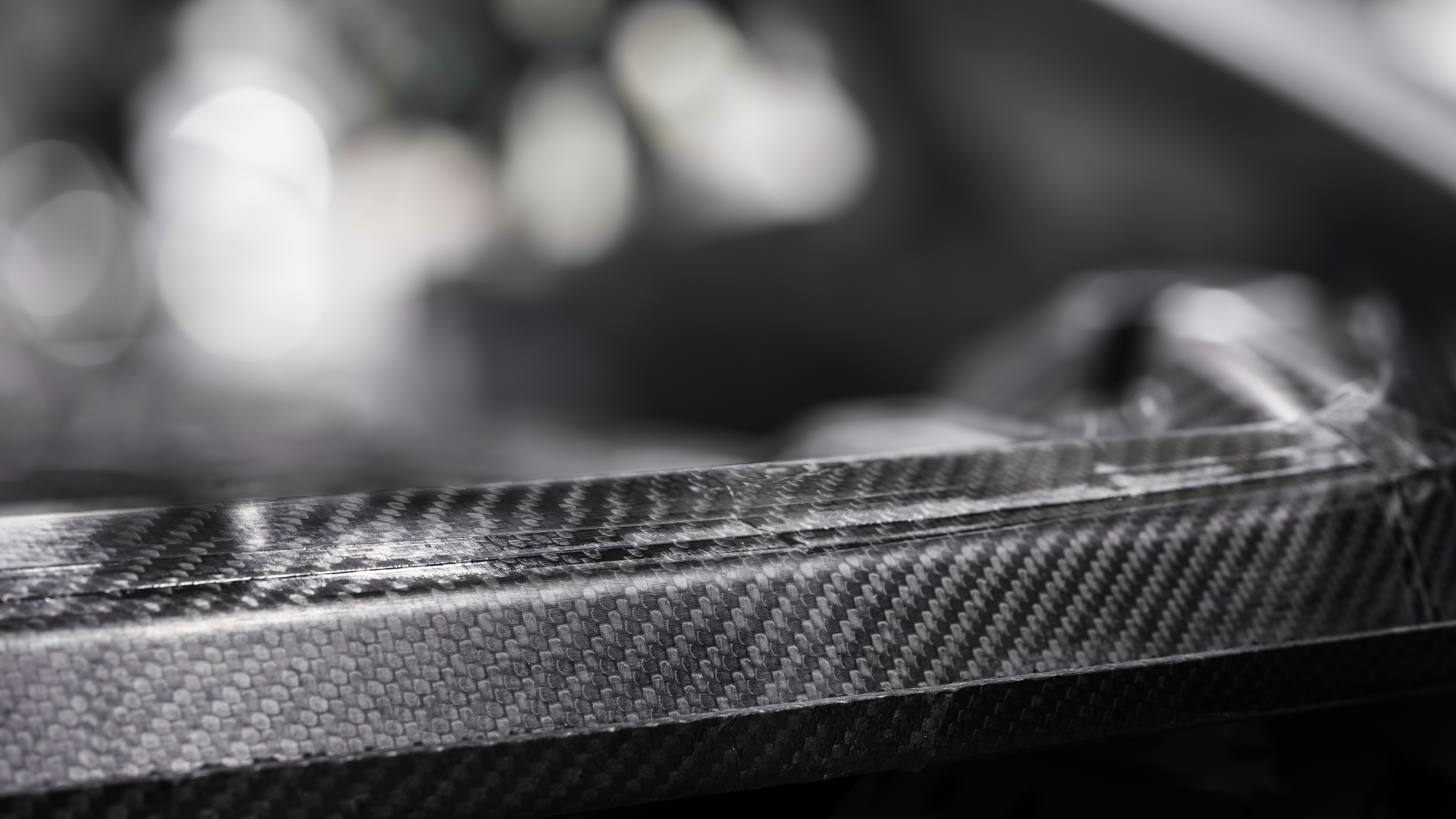 Detailed view over the Carbon fibre that covers a large part of the upper body of Polestar 1