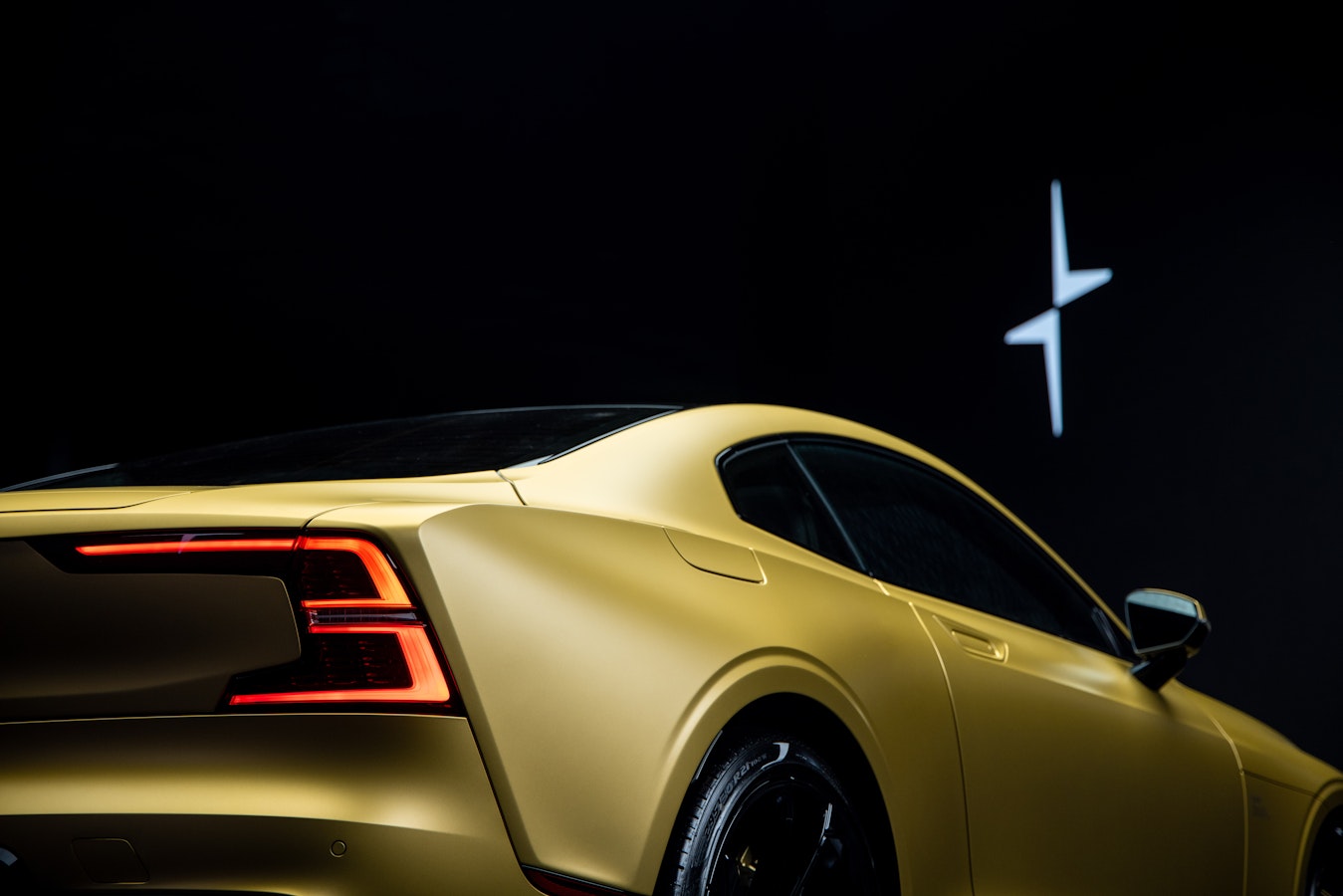 Polestar 2 Gold