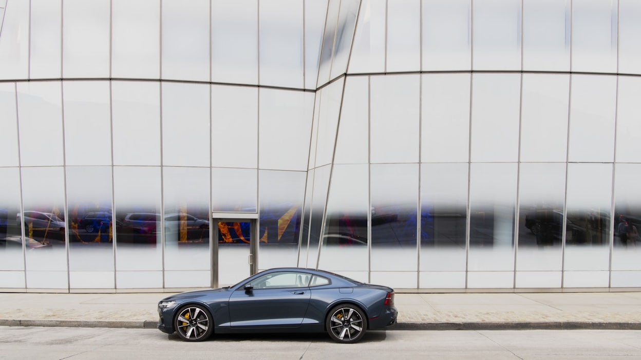 Polestar 1 in front of a building. 