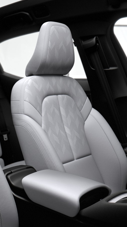 Light leather sets inside the Polestar 2. Light interior.