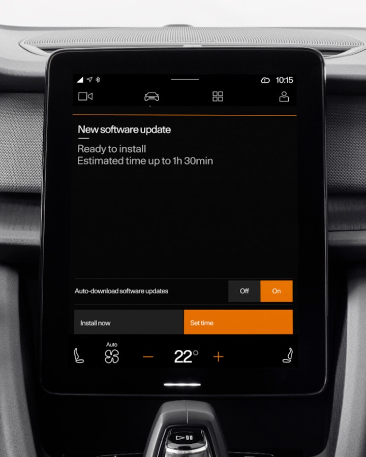 Display inside Polestar 2 showing a new software update.