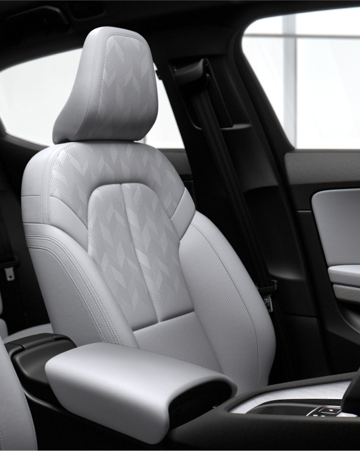 Light leather sets inside the Polestar 2. Light interior.