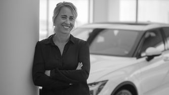 Smiling Beatrice Simonsson, standing in front of white Polestar 2.