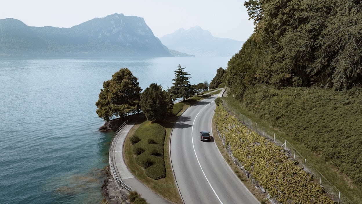 Polestar 2 driving beside lake