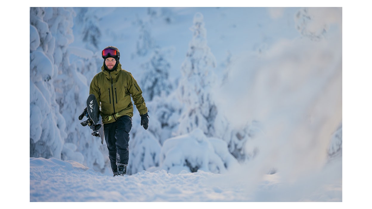 Antti Autti getting ready to snowboard.