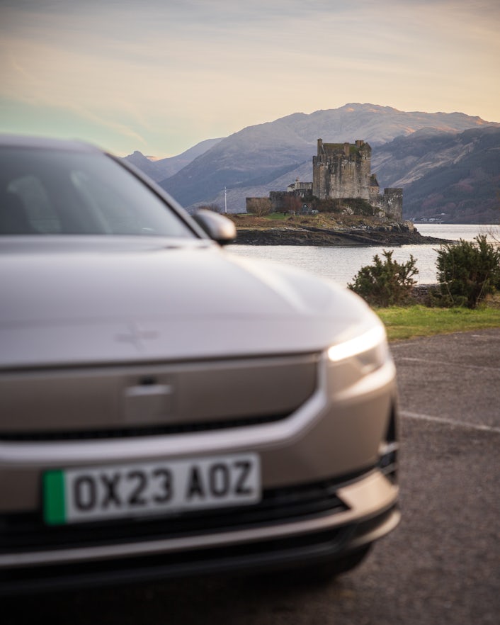 Polestar 2 in front of Elaine Donan castle.