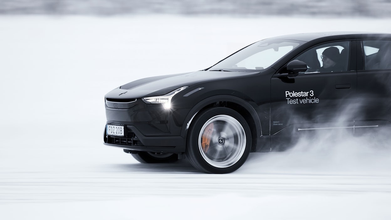 Polestar 3 in Space color driving fast on a snowy road