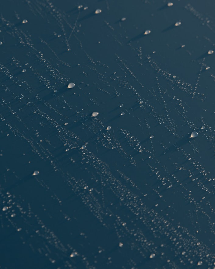 Raindrops on the panoramic roof of Polestar 3.