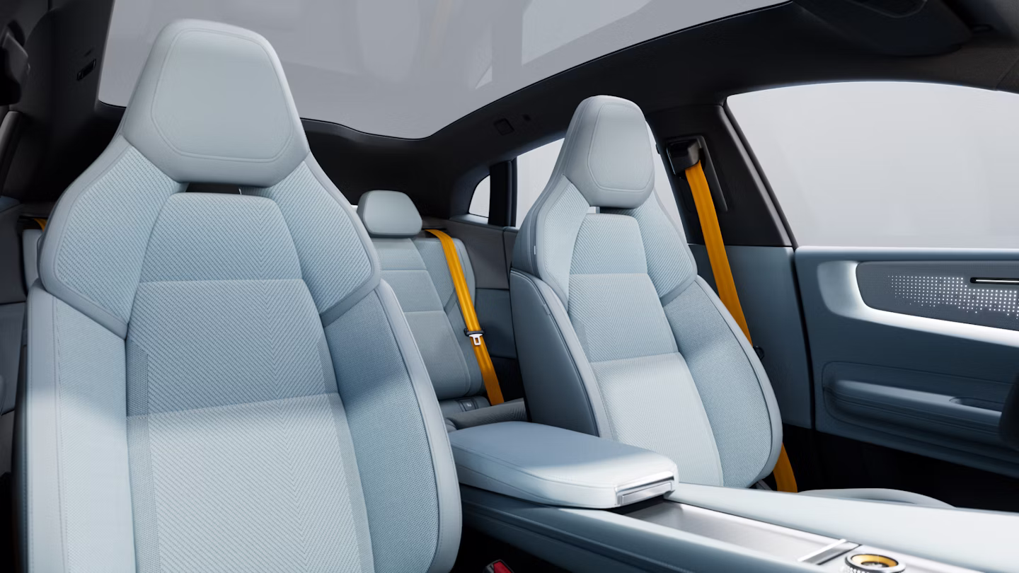 Polestar 4 coupé interior with tailored knit in Mist and Zinc deco.